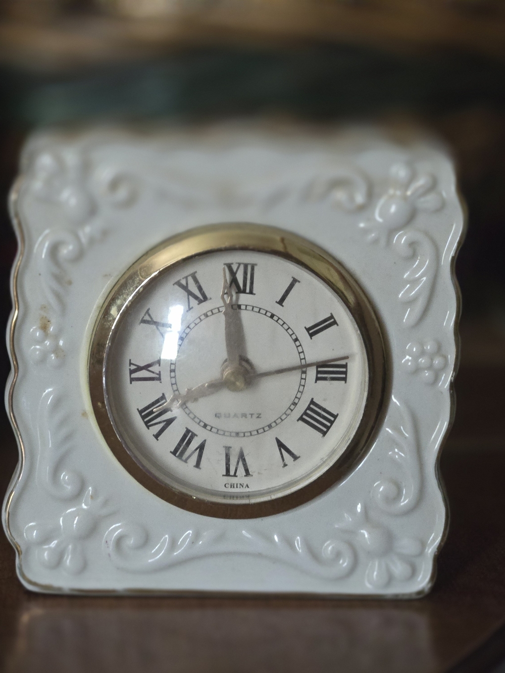 White Ceramic Mantel Clock with Gold Trim - Elegant Home Wall Decor